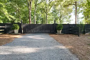 1061 S Lake Dr, East Dublin, GA 31027 - Photo 7