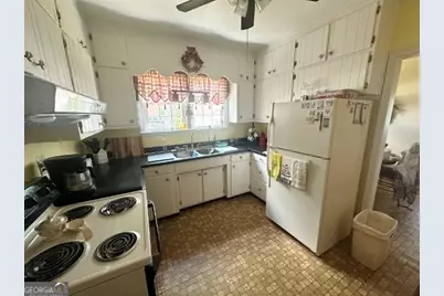 327 W Church Street, Swainsboro, GA 30401 - Photo 13