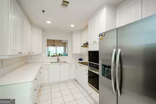 211 Colonial Homes Dr NW, Atlanta, GA 30309 - Photo 9