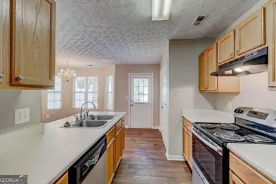2289 Strathmoor Manor Drive, Lithonia, GA 30058 - Photo 9