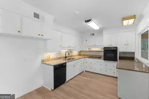 328 N Main St, Statesboro, GA 30458 - Photo 11