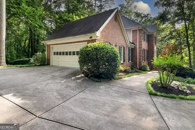 127 Roe Hampton Lane, Stone Mountain, GA 30087 - Photo 3