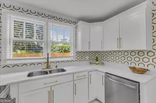 515 W 59th St, Savannah, GA 31405 - Photo 13