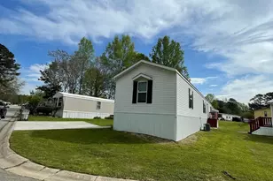 390 Malibu Dr, Fayetteville, GA 30214 - Photo 1