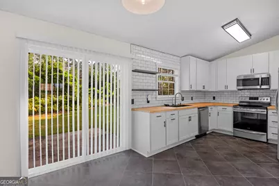 1052 Phantom Terrace, Hinesville, GA 31313 - Photo 9