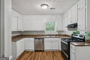 3585 Royal Ct, Snellville, GA 30039 - Photo 9