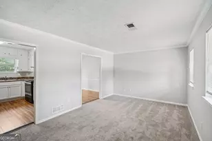 3585 Royal Ct, Snellville, GA 30039 - Photo 7