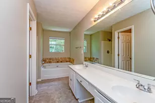 1305 Sandybrook Ct, Lithonia, GA 30058 - Photo 13