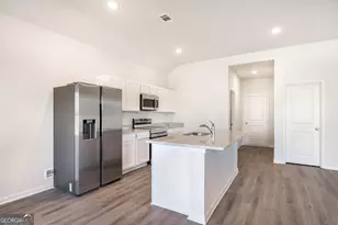 100 Monroe Ct, Byron, GA 31008 - Photo 5