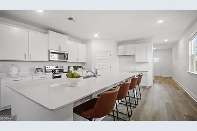 1046 Lakes Boulevard, Brunswick, GA 31525 - Photo 5