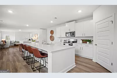 1046 Lakes Boulevard, Brunswick, GA 31525 - Photo 3