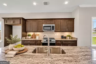 212 Eric Ct, Byron, GA 31008 - Photo 3
