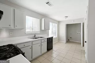 1056 Parkwest Ct, Stone Mountain, GA 30088 - Photo 15