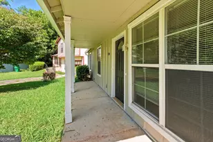 1056 Parkwest Ct, Stone Mountain, GA 30088 - Photo 7