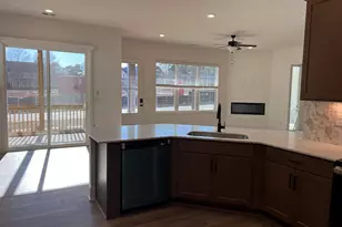 21 Thomaston St, Newnan, GA 30263 - Photo 9