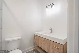 304 W Jones St, Savannah, GA 31401 - Photo 17