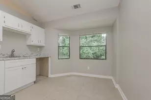 145 Lynda Ln, Fairburn, GA 30213 - Photo 5