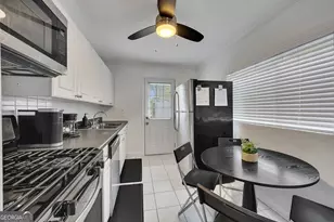 1040 Herndon St NW, Atlanta, GA 30318 - Photo 9