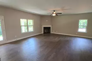 956 Lakeview Oaks Ct, Grayson, GA 30017 - Photo 5