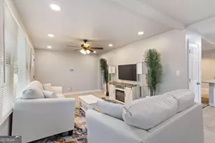 2699 Lincoln Ct NW, Atlanta, GA 30318 - Photo 7