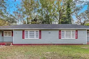 566 N 13th St, Griffin, GA 30223 - Photo 1