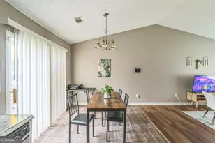 447 Sherwood Cir, Stone Mountain, GA 30087 - Photo 9