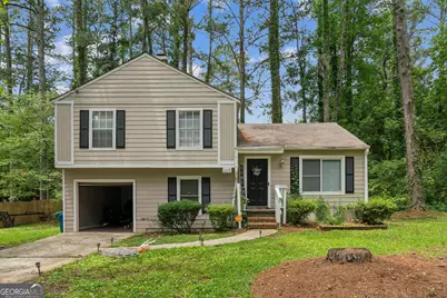 447 Sherwood Circle, Stone Mountain, GA 30087 - Photo 1