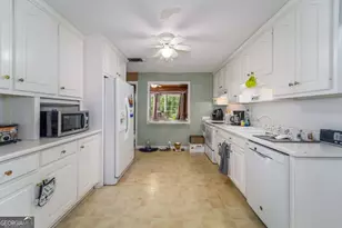 867 Kentland Dr, Waycross, GA 31503 - Photo 9