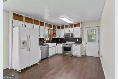 5753 Gum Court, Ellenwood, GA 30294 - Photo 9