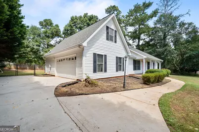 84 Hidden Lakes Court, Newnan, GA 30263 - Photo 5