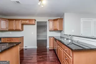 6627 Shapiro Ct, Stone Mountain, GA 30087 - Photo 5