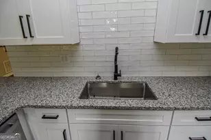 821 Bel Air Cir, Griffin, GA 30224 - Photo 31