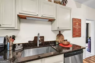 17 E 37th St, Savannah, GA 31401 - Photo 23