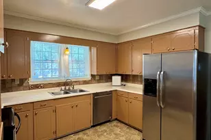 324 N Rhodes St, Union Point, GA 30669 - Photo 29