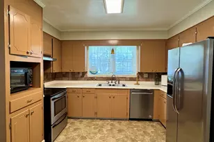 324 N Rhodes St, Union Point, GA 30669 - Photo 31