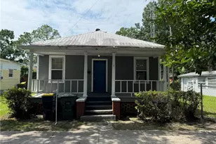 737 E 37th St, Savannah, GA 31401 - Photo 1