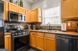 1431 Bay Overlook Dr, Woodstock, GA 30188 - Photo 3