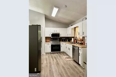 1372 Sir Knights Way, Lawrenceville, GA 30045 - Photo 15