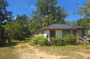 404 Saxon St, Dublin, GA 31021 - Photo 1