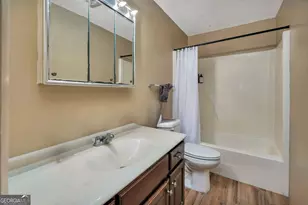 126 Lake View Cir, Brunswick, GA 31525 - Photo 11