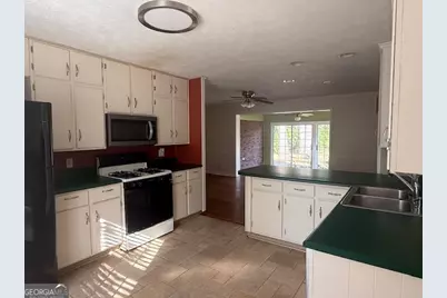 645 Evergreen Drive, Sandersville, GA 31082 - Photo 9