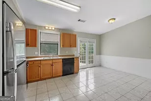 5219 Sweet Air Ln, Stone Mountain, GA 30088 - Photo 3