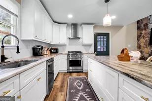 1024 Walthour Rd, Savannah, GA 31410 - Photo 13