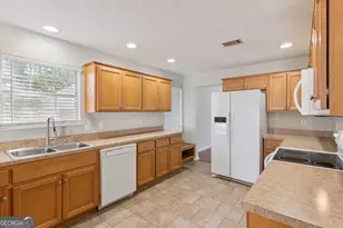 105 Adams Ct, Brunswick, GA 31525 - Photo 5