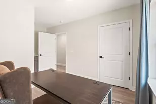 1975 Hollywood Rd NW, Atlanta, GA 30318 - Photo 5