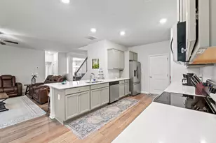 1025 Lakehaven Ln, Loganville, GA 30052 - Photo 9