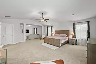 1025 Lakehaven Ln, Loganville, GA 30052 - Photo 11