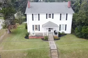 202 Veazey St, Union Point, GA 30669 - Photo 1