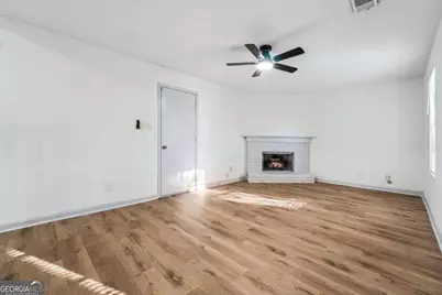 728 Stonebridge Crescent, Lithonia, GA 30058 - Photo 9