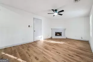 728 Stonebridge Crescent, Lithonia, GA 30058 - Photo 9